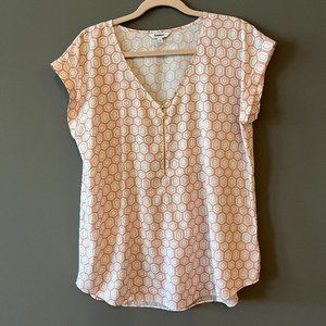 Chic Express Peach and White Design V-Neck Blouse (Size Large)